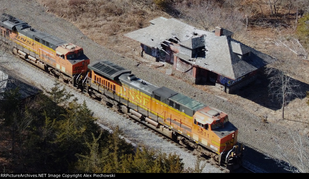 BNSF 5611